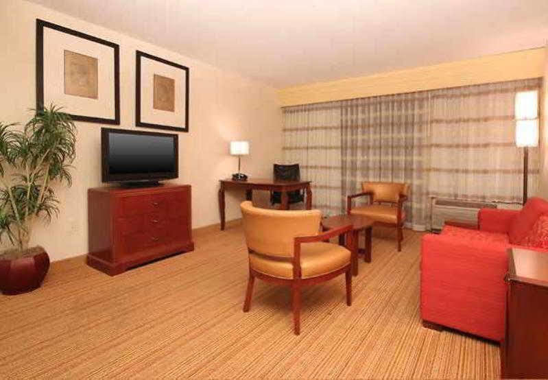 Courtyard By Marriott Salinas Monterey Hotel Ngoại thất bức ảnh